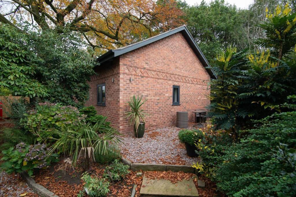 Luxury Coach House Next To Woodland In Knutsford 빌라 외부 사진