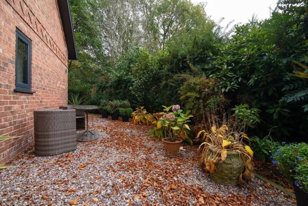 Luxury Coach House Next To Woodland In Knutsford 빌라 외부 사진