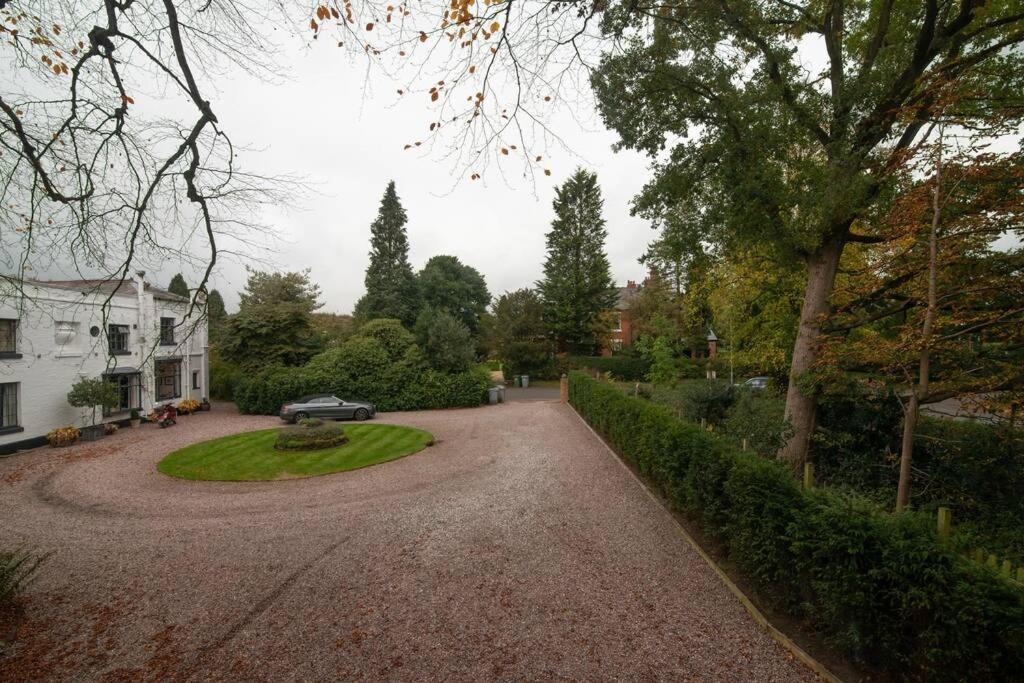 Luxury Coach House Next To Woodland In Knutsford 빌라 외부 사진