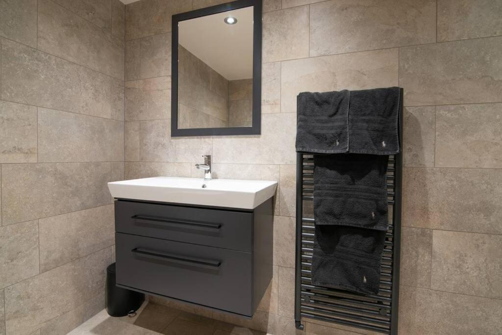 Luxury Coach House Next To Woodland In Knutsford 빌라 외부 사진