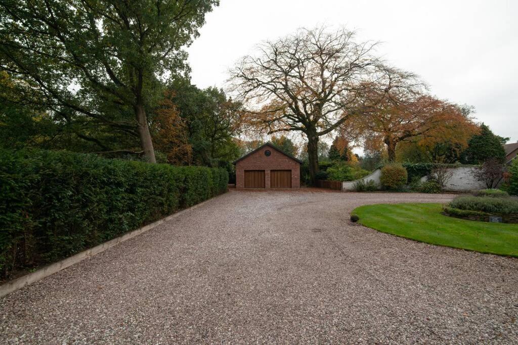 Luxury Coach House Next To Woodland In Knutsford 빌라 외부 사진