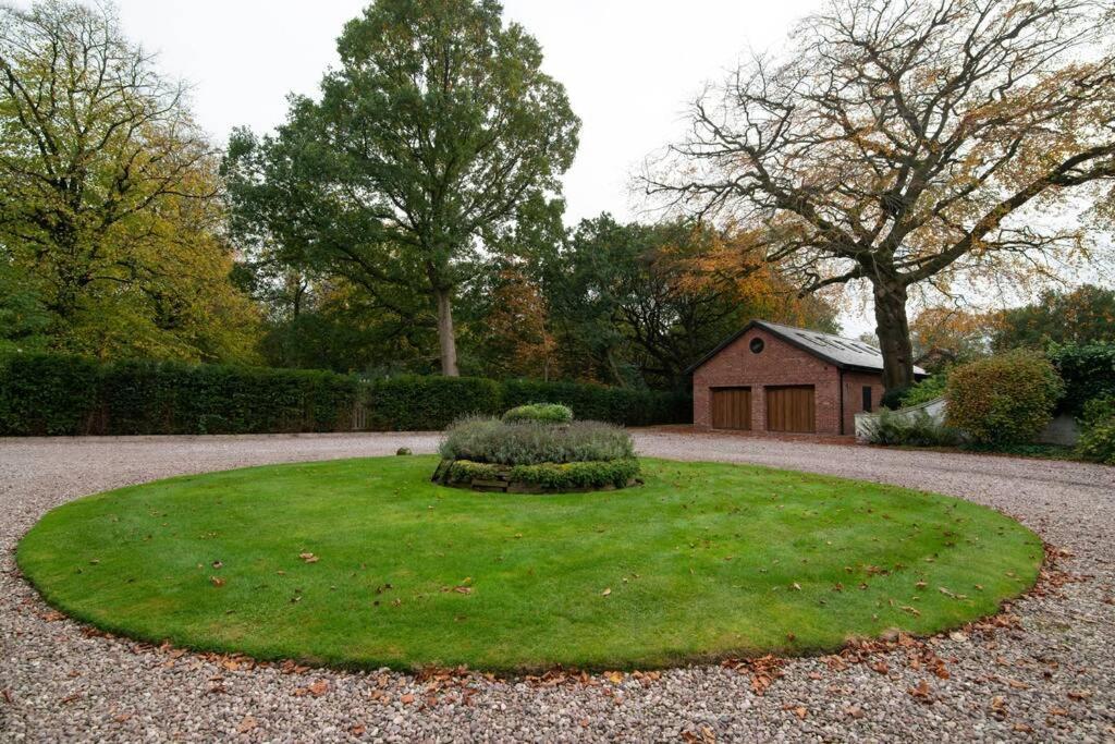 Luxury Coach House Next To Woodland In Knutsford 빌라 외부 사진