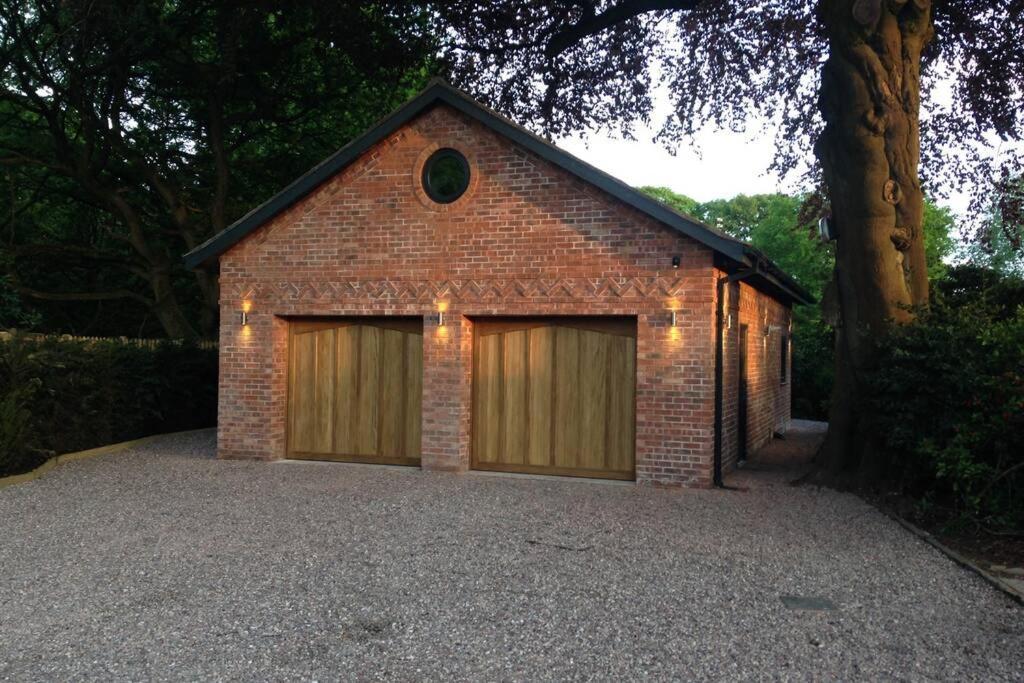 Luxury Coach House Next To Woodland In Knutsford 빌라 외부 사진