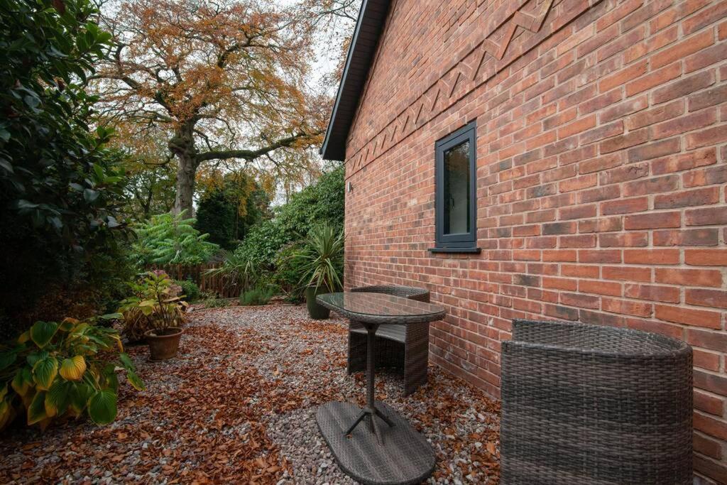 Luxury Coach House Next To Woodland In Knutsford 빌라 외부 사진