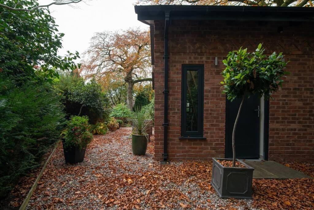 Luxury Coach House Next To Woodland In Knutsford 빌라 외부 사진