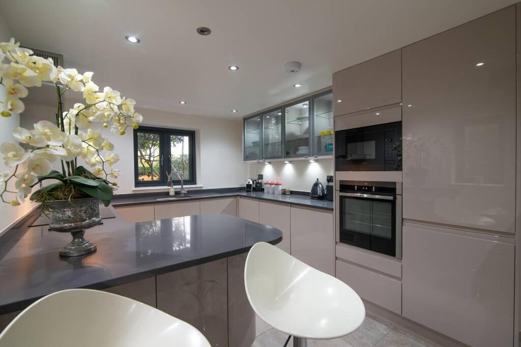 Luxury Coach House Next To Woodland In Knutsford 빌라 외부 사진